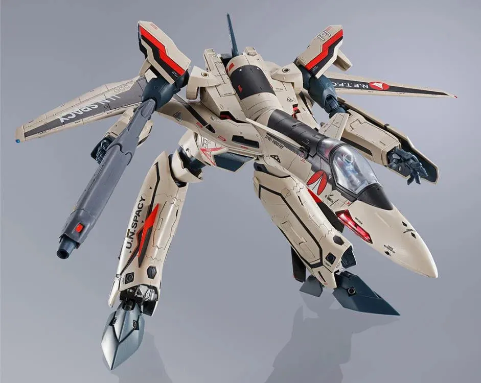 Bandai DX Chogokin Macross Plus YF-19 (Isamu Alva Dyson Use) Action Figure