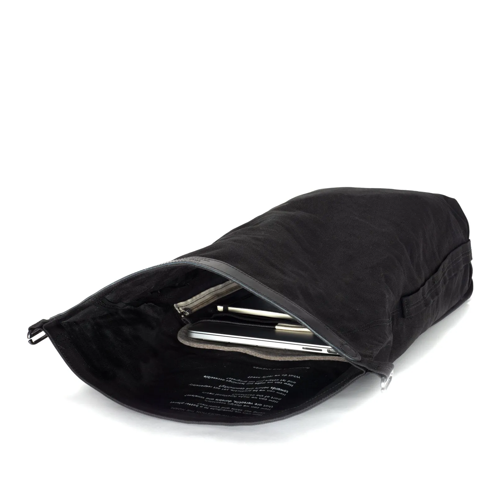 Qwstion Roll Pack (all black)