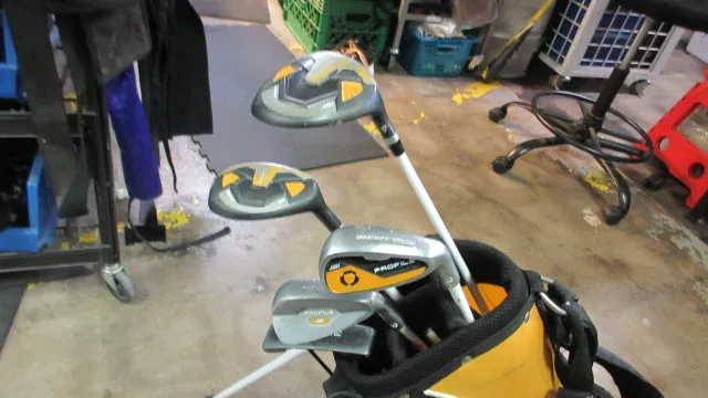 Used Wilson Profile 5-Piece Junior Golf Set w/ Bag